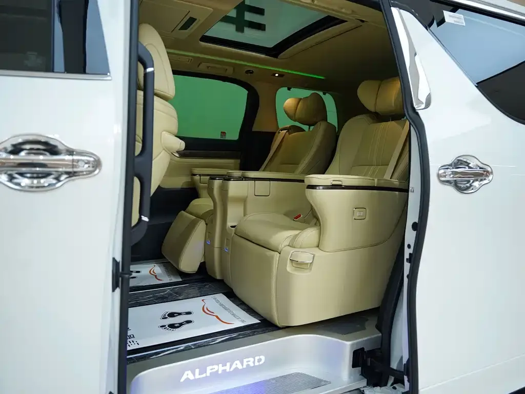 Toyota Alphard 2023 из CN, фото 10