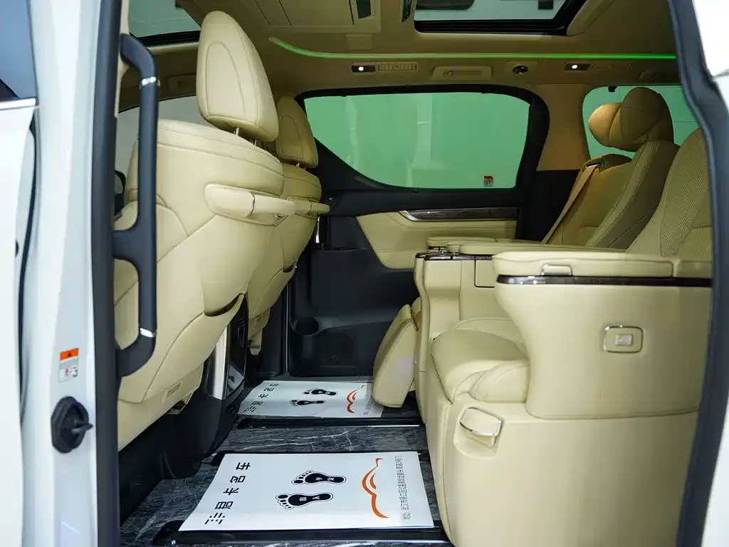 Toyota Alphard 2023 из CN, фото 9