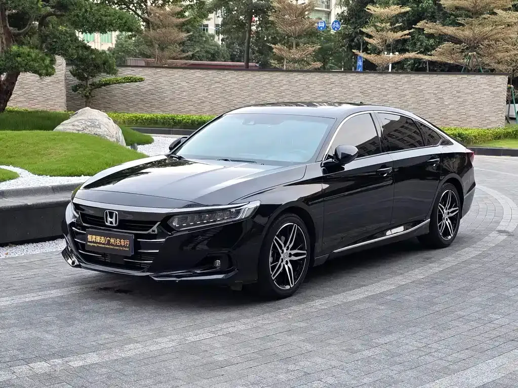Honda Accord — фото 1