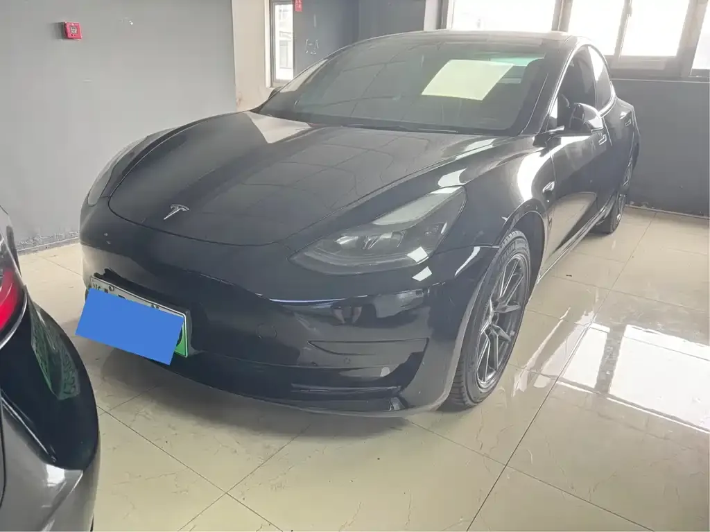 Tesla Model 3 — фото 1