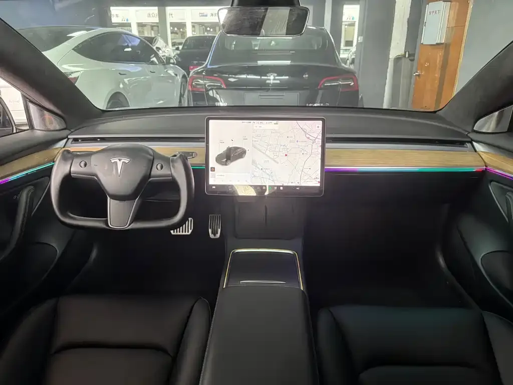 Tesla Model 3 — фото 10