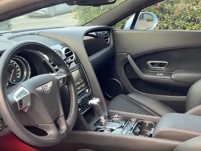 Bentley Continental 2022 из CN, фото 5