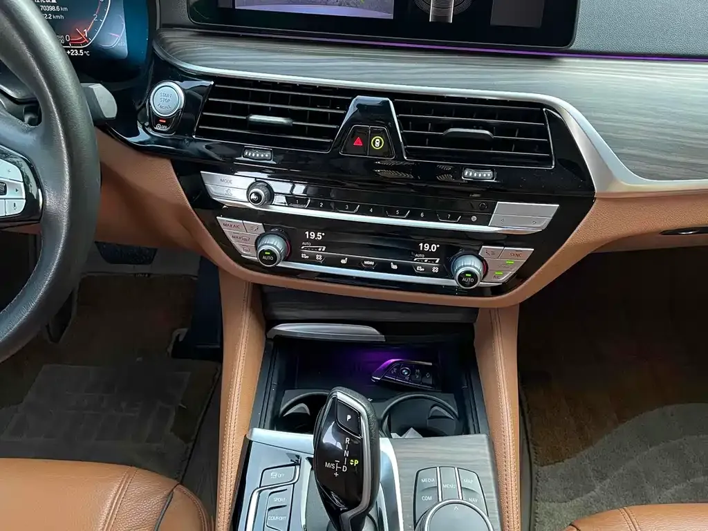 BMW 6 Series GT 2022 из CN, фото 8