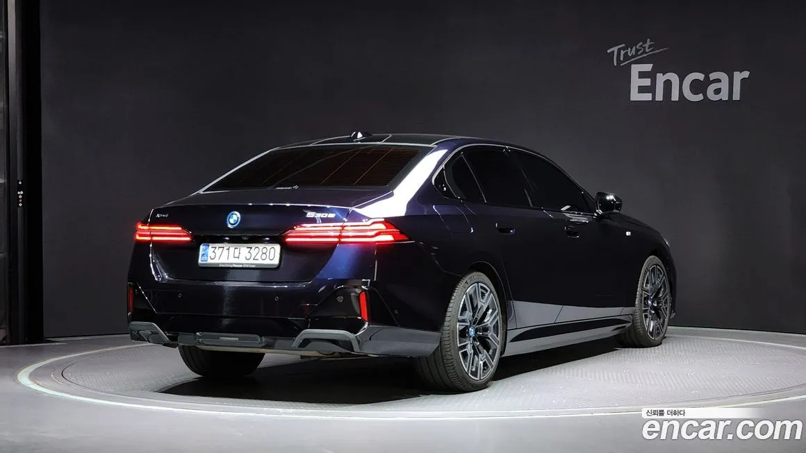 BMW 5-Series 2025 из KR, фото 2