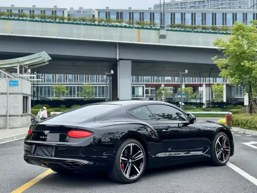 Bentley Continental 2022 из CN, фото 9
