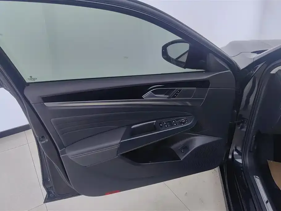 Volkswagen Passat 2023 из CN, фото 7
