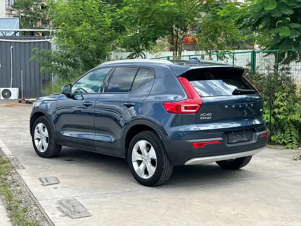 Volvo XC40 — фото 4