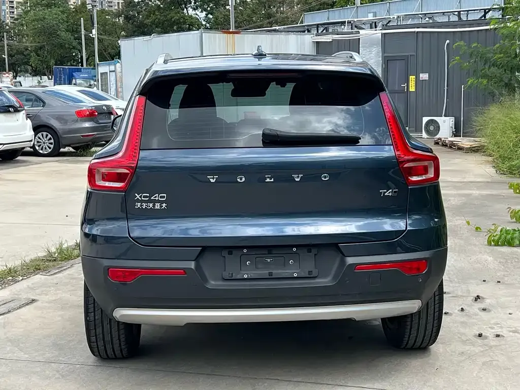 Volvo XC40 — фото 9