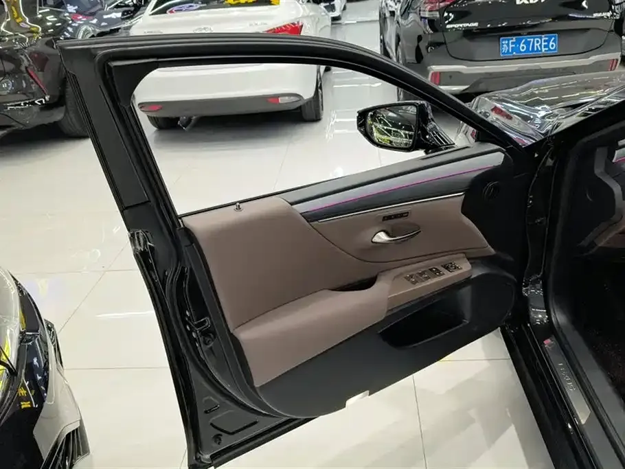 Lexus ES 2025 из CN, фото 7