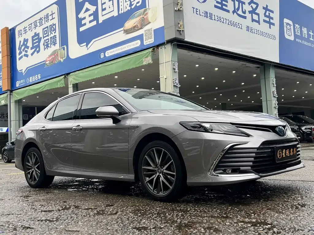 Toyota Camry — фото 3