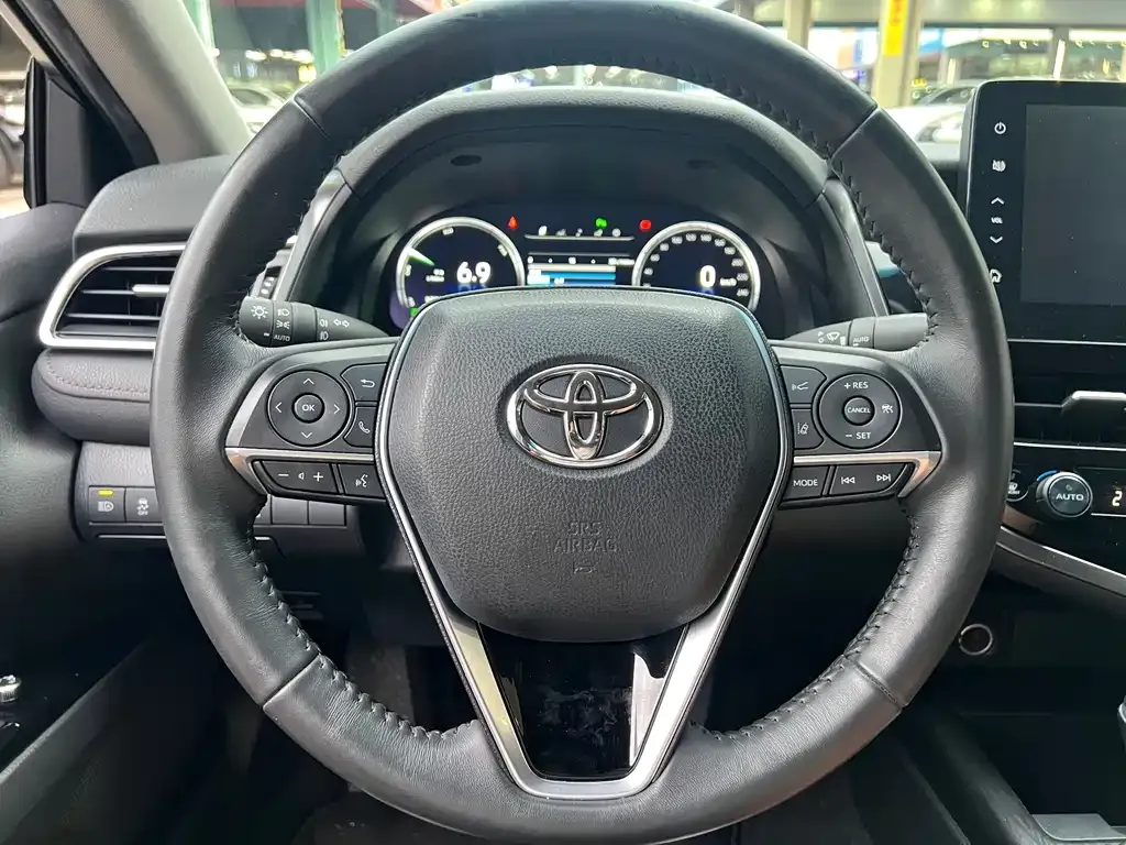 Toyota Camry — фото 4