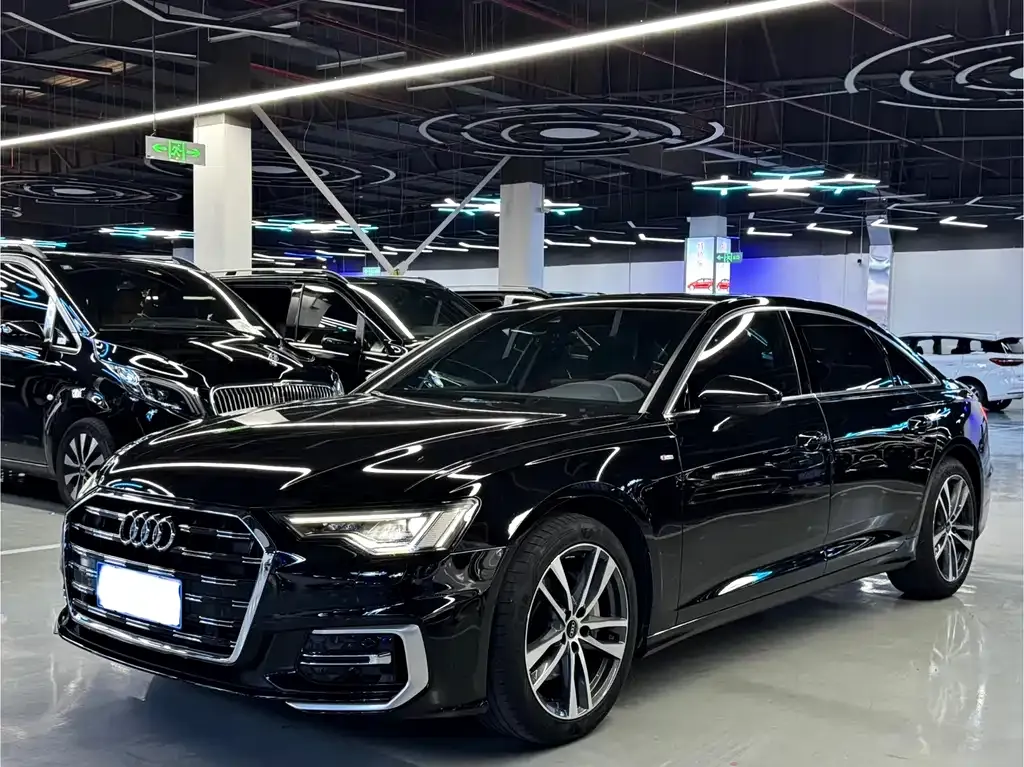 Audi A6L — фото 1