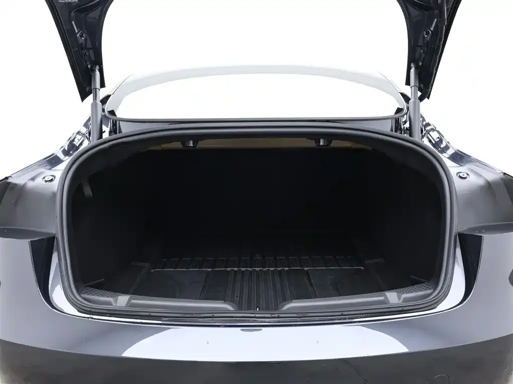 Tesla Model 3 — фото 6