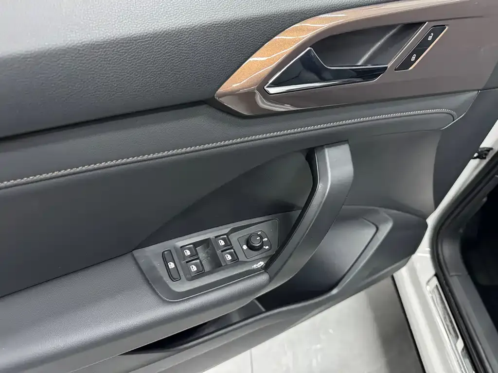 Volkswagen Tharu 2021 из CN, фото 7