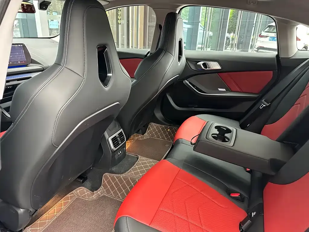 BMW 2 Series 2025 из CN, фото 6