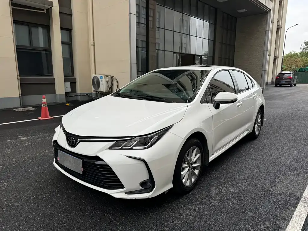 Toyota Corolla — фото 1