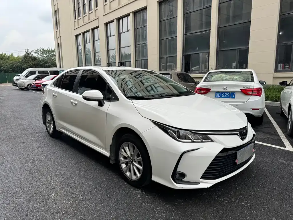 Toyota Corolla — фото 2