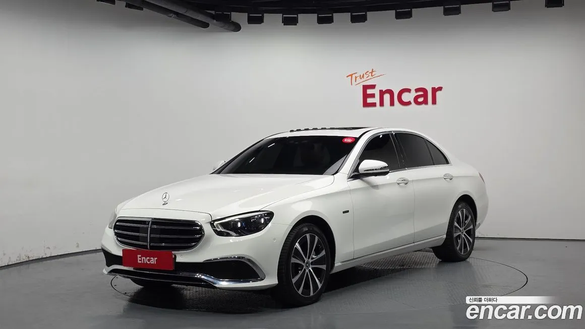 Mercedes-Benz E-Class — фото 1