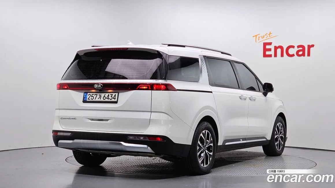 Kia Carnival — фото 2