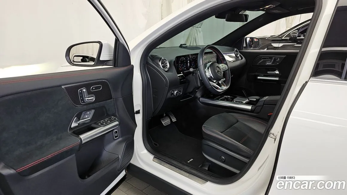 Mercedes-Benz GLA-Class — фото 10
