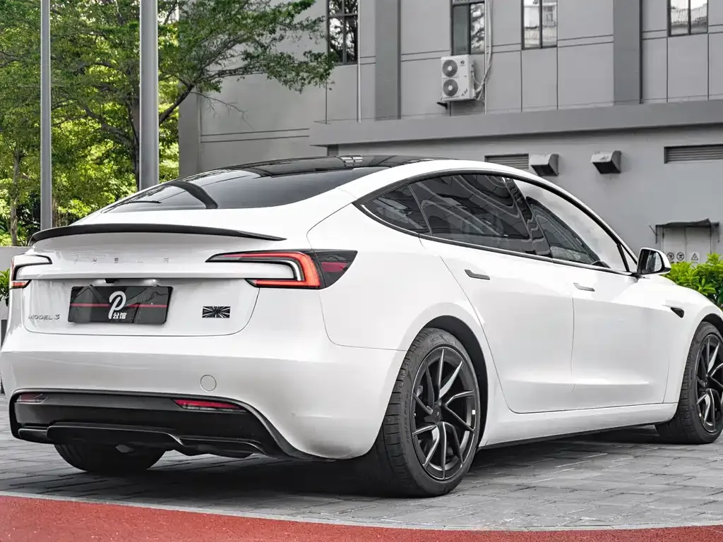 Tesla Model 3 — фото 4