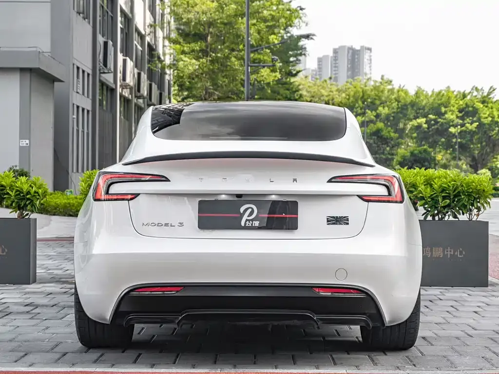 Tesla Model 3 — фото 5