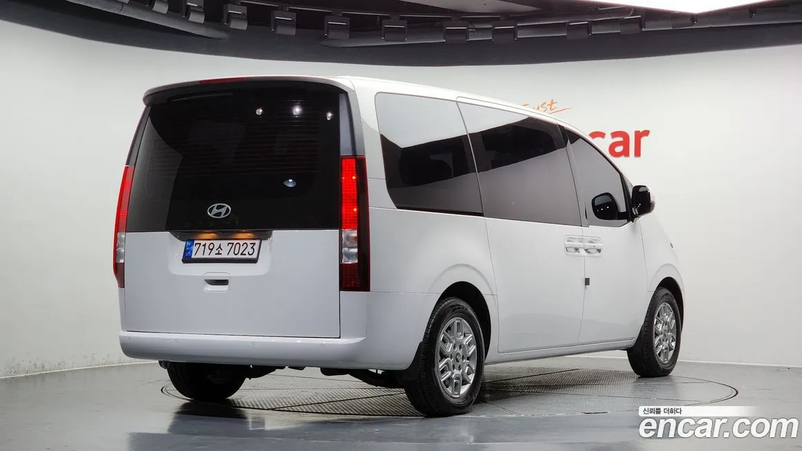 Hyundai Staria — фото 2