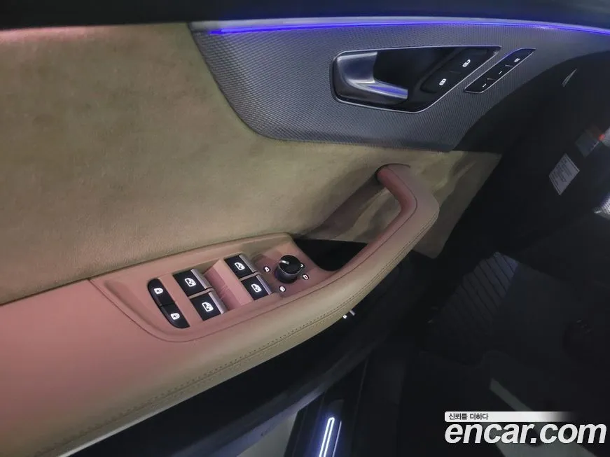 Audi Q8 2021 из KR, фото 9
