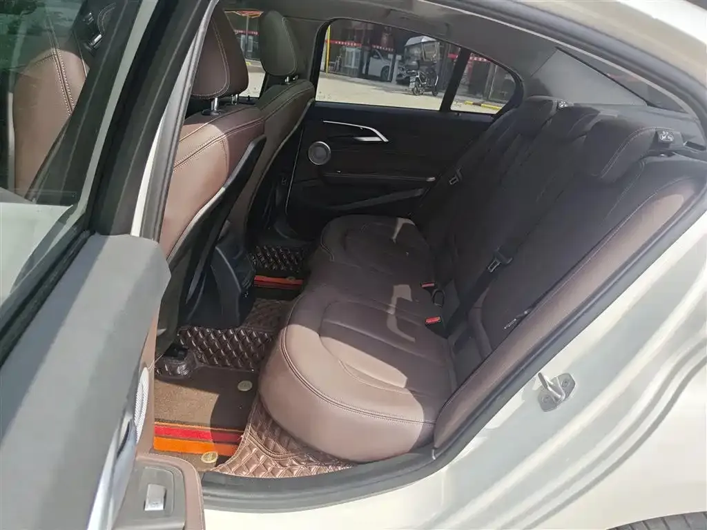 BMW 1 Series 2023 из CN, фото 10