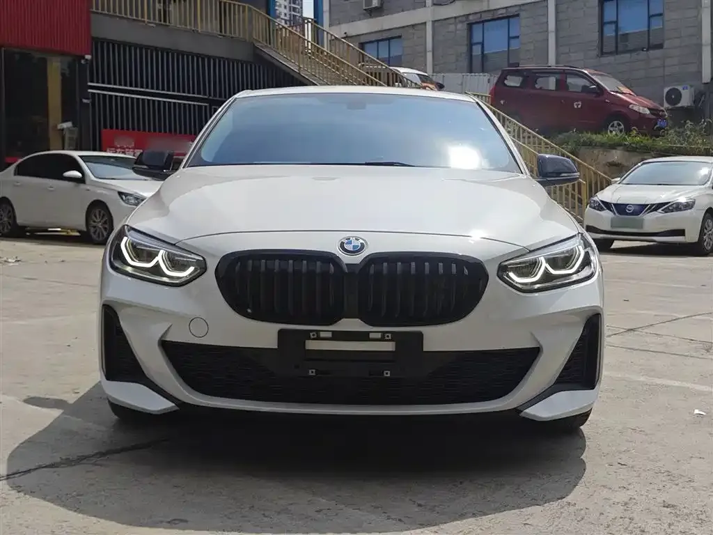 BMW 1 Series 2023 из CN, фото 3