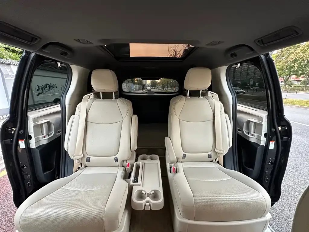 Toyota Granvia 2023 из CN, фото 10