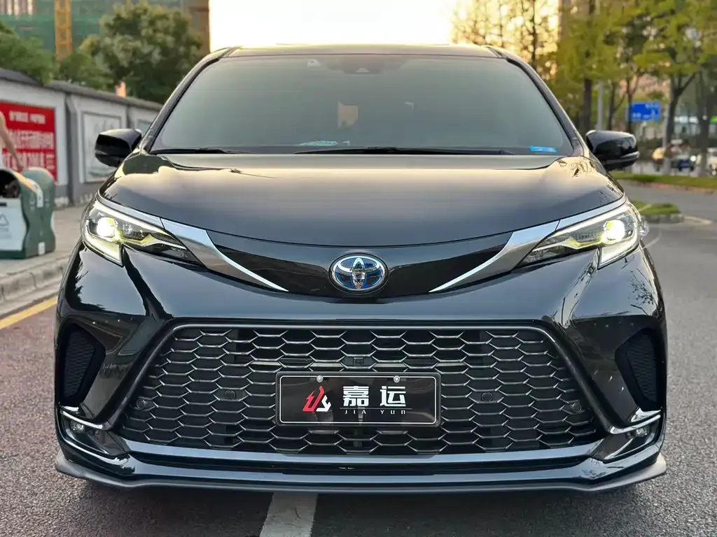 Toyota Granvia 2023 из CN, фото 2