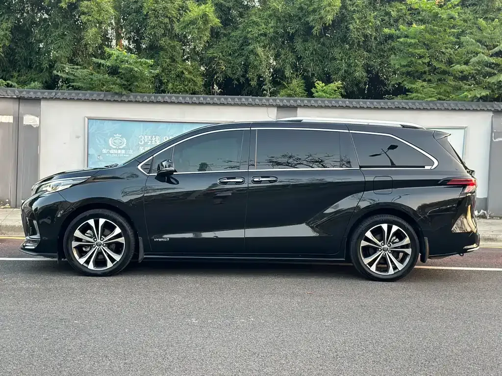 Toyota Granvia 2023 из CN, фото 3