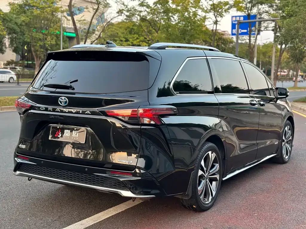 Toyota Granvia 2023 из CN, фото 5