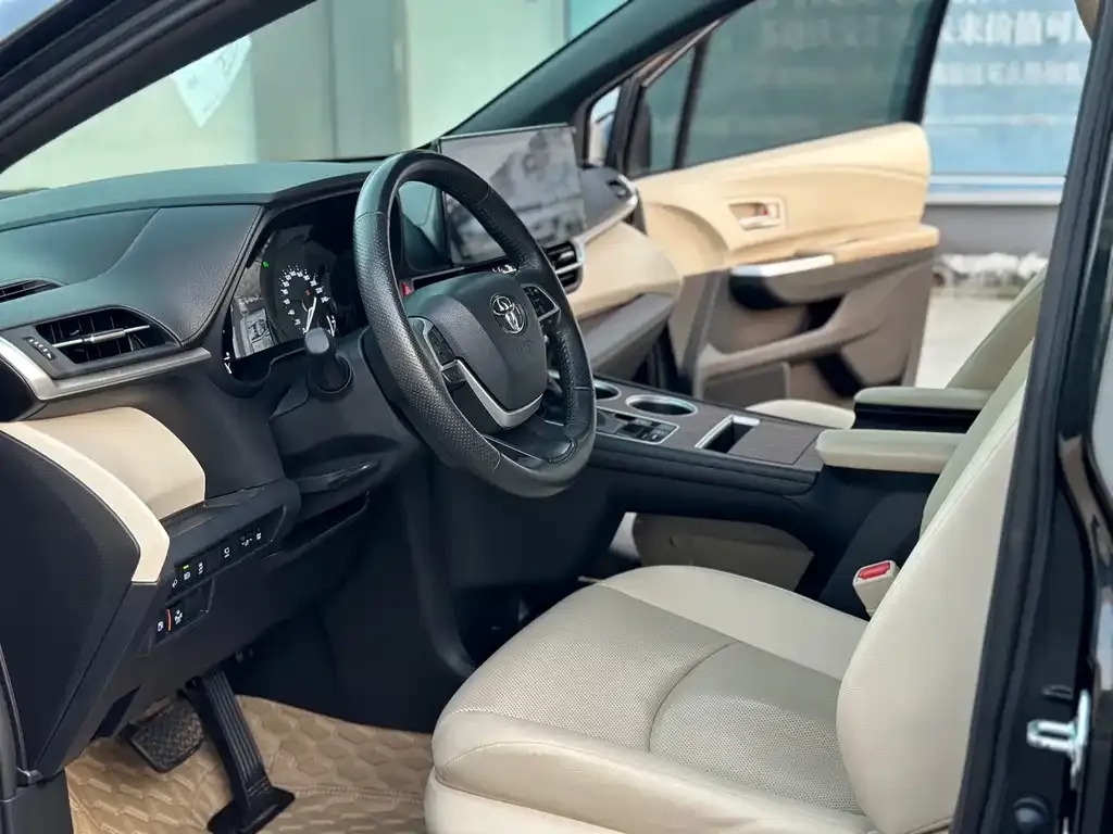 Toyota Granvia 2023 из CN, фото 6