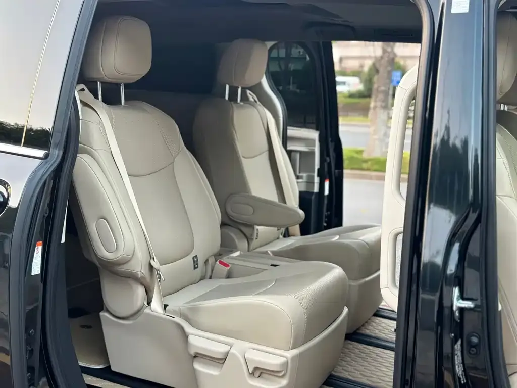 Toyota Granvia 2023 из CN, фото 8
