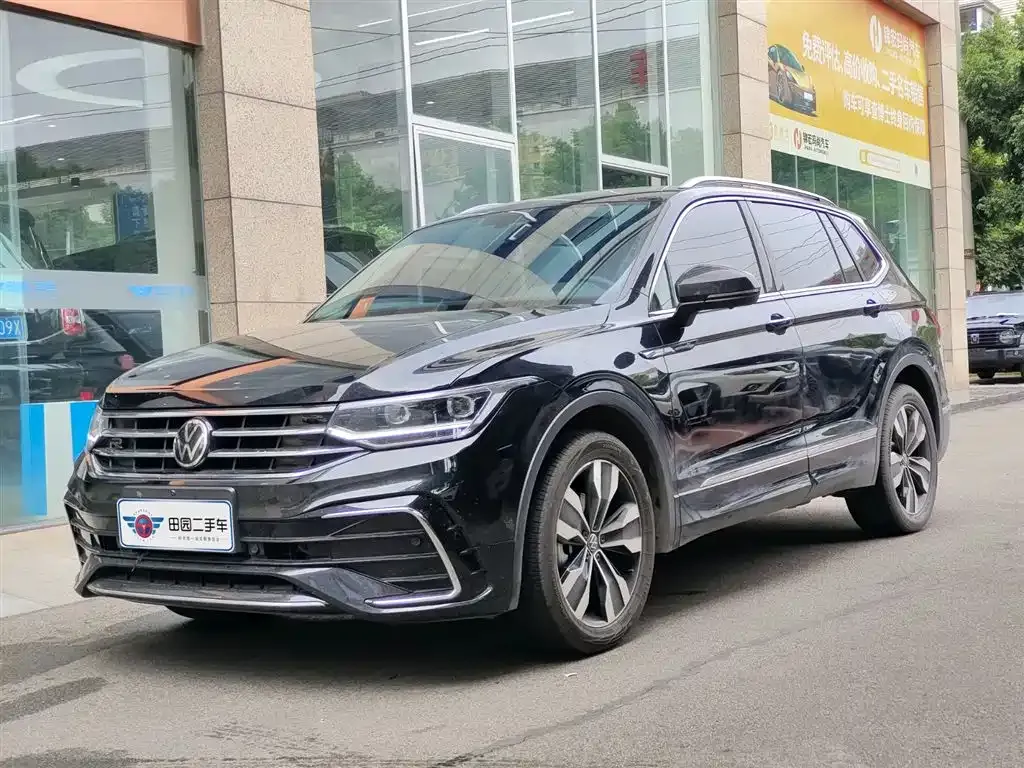 Volkswagen Tiguan L — фото 1