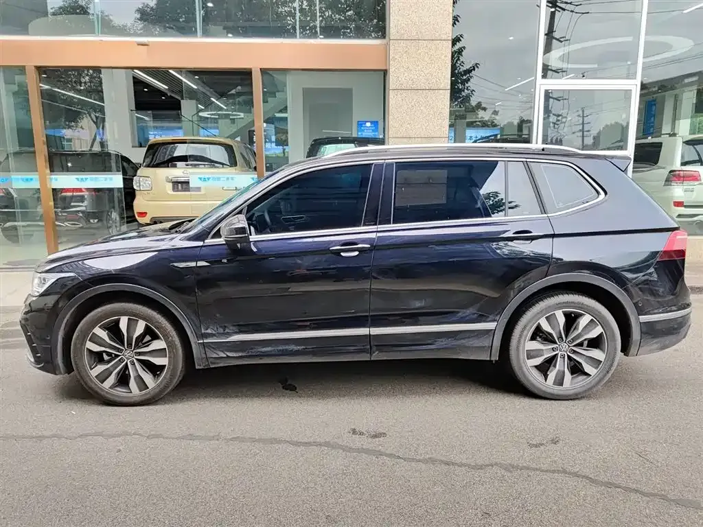 Volkswagen Tiguan L — фото 3