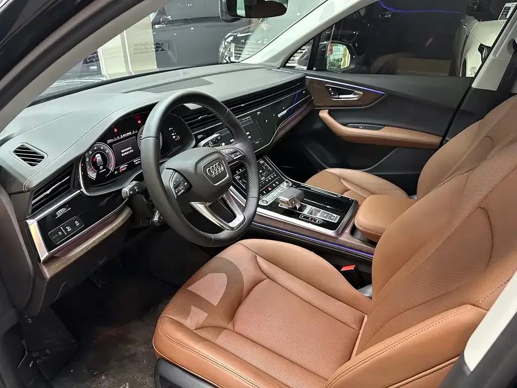 Audi Q7 2025 из CN, фото 4