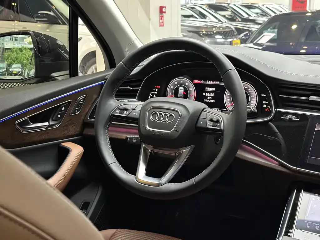 Audi Q7 2025 из CN, фото 6