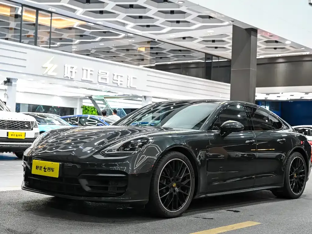 Porsche Panamera — фото 1
