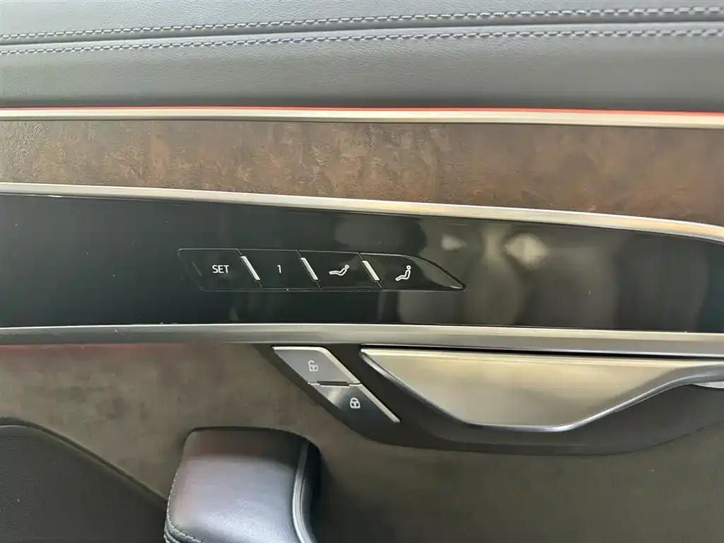 Audi A8 — фото 10