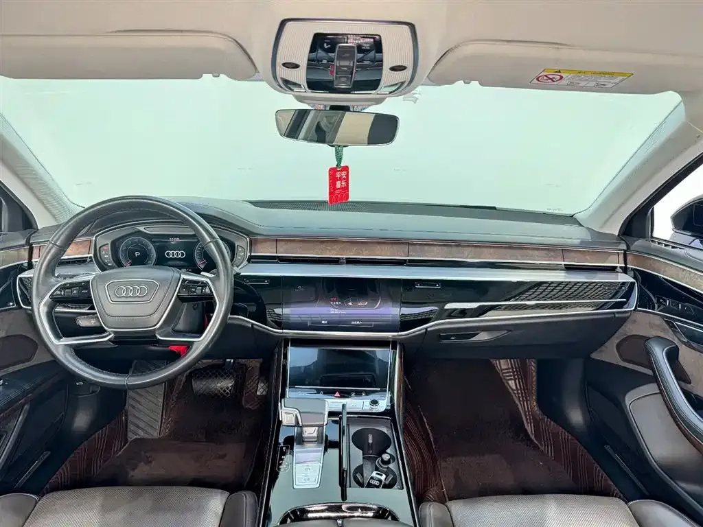 Audi A8 — фото 7