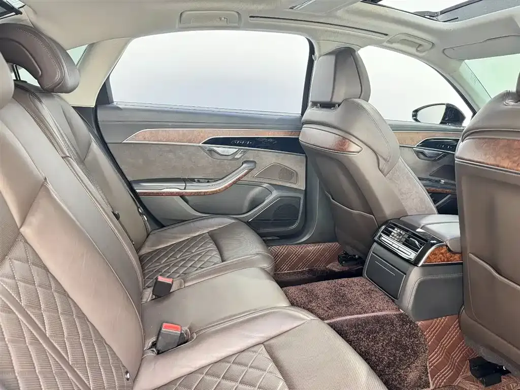Audi A8 — фото 8