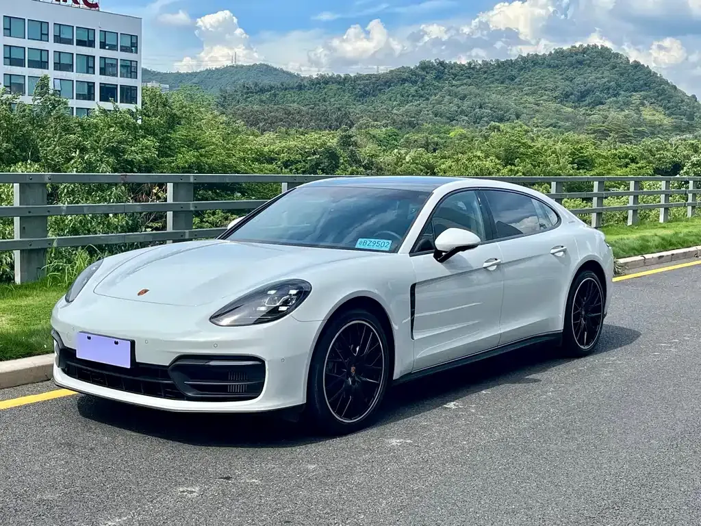 Porsche Panamera — фото 1