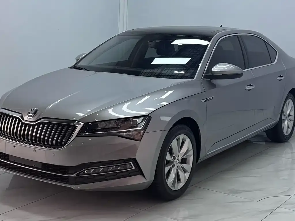 Skoda Superb — фото 1