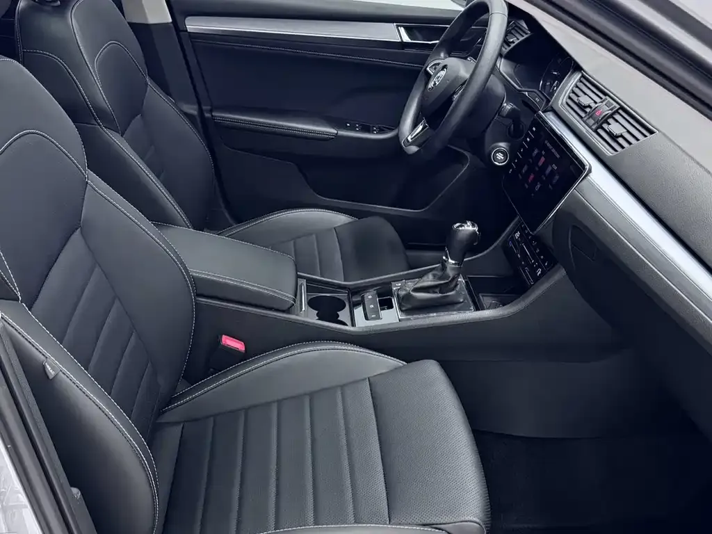 Skoda Superb — фото 10