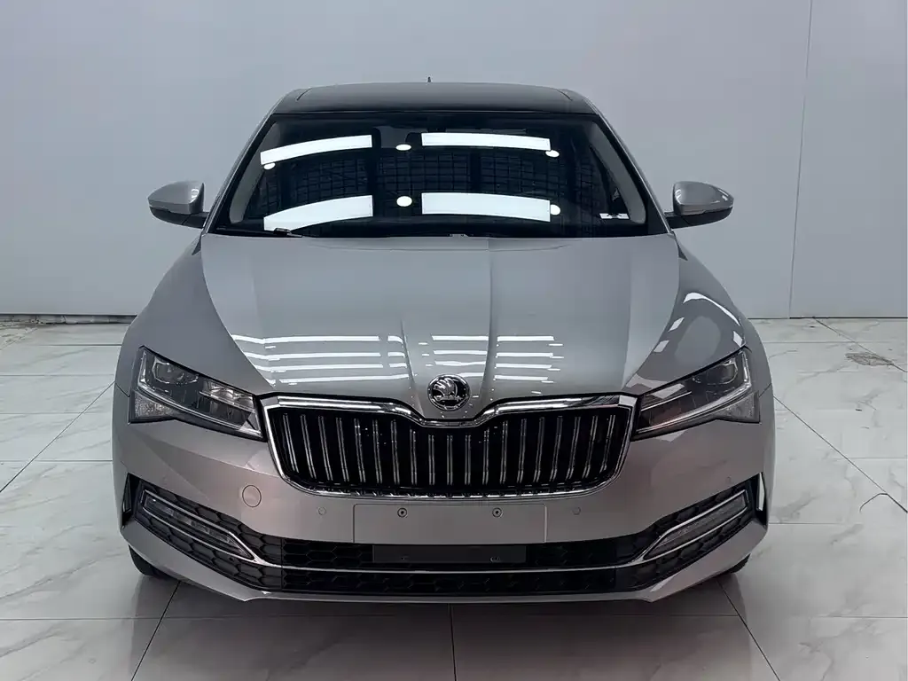 Skoda Superb — фото 2