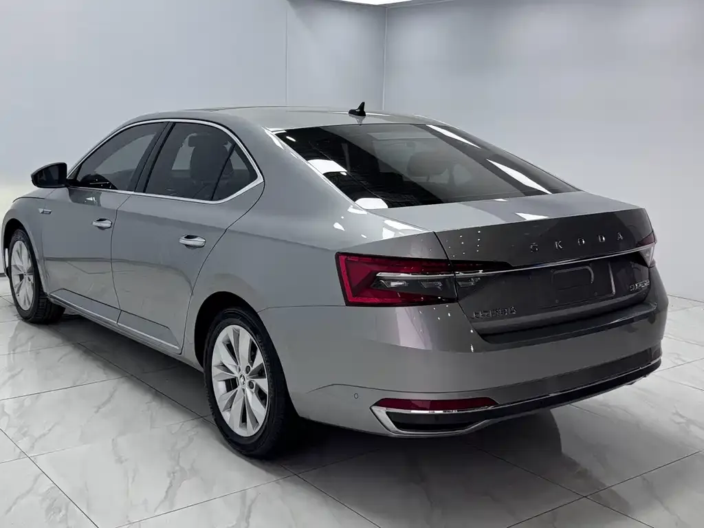 Skoda Superb — фото 4