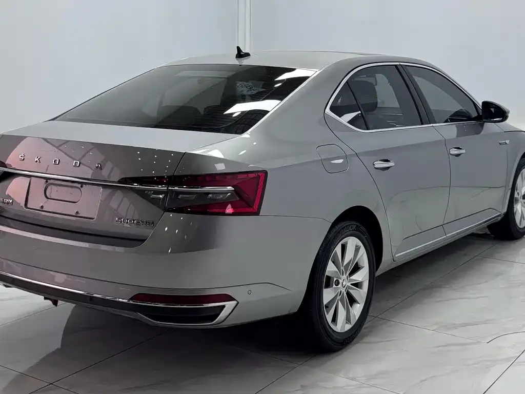 Skoda Superb — фото 6